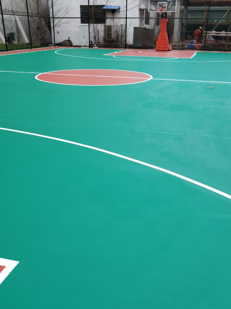 芷江 球场长期使用易出现地面开裂